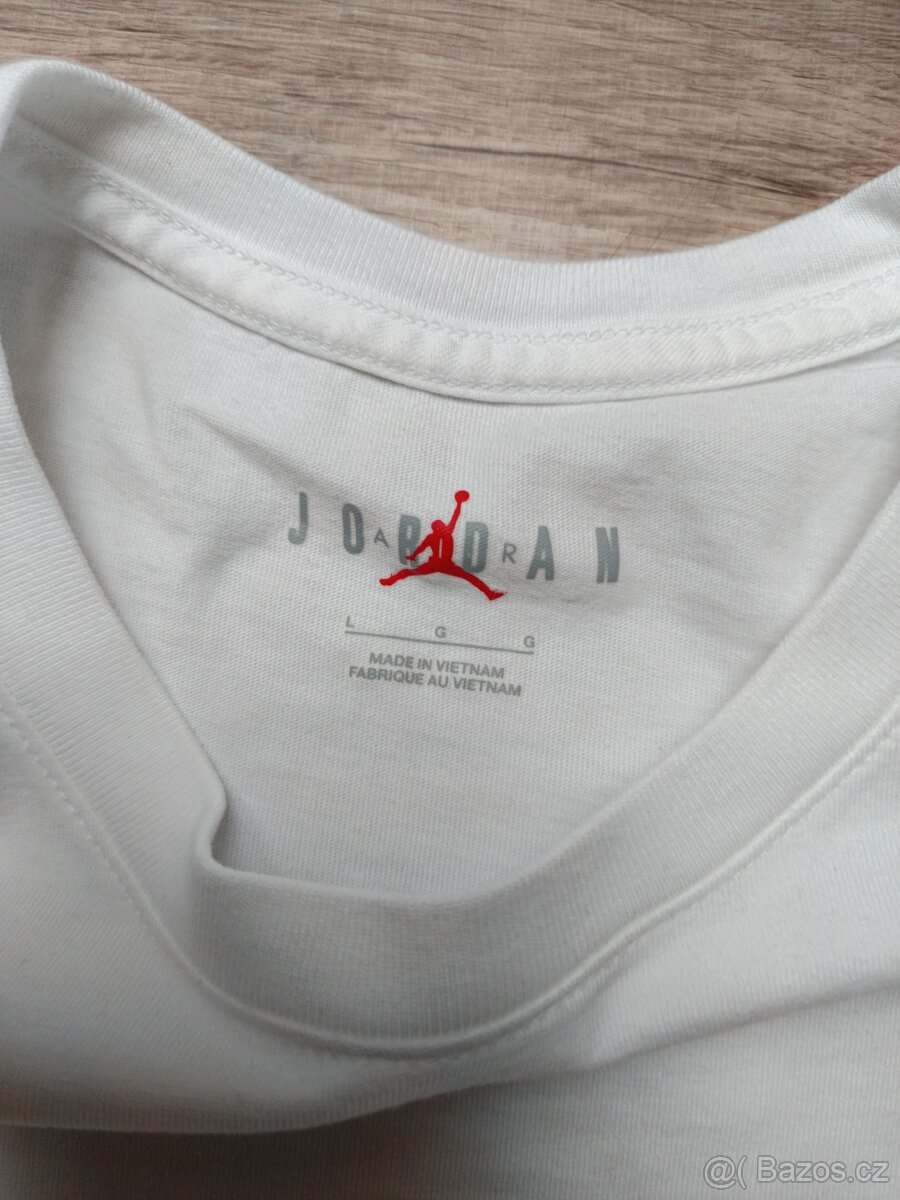 Triko Jordan vel.L. - 3