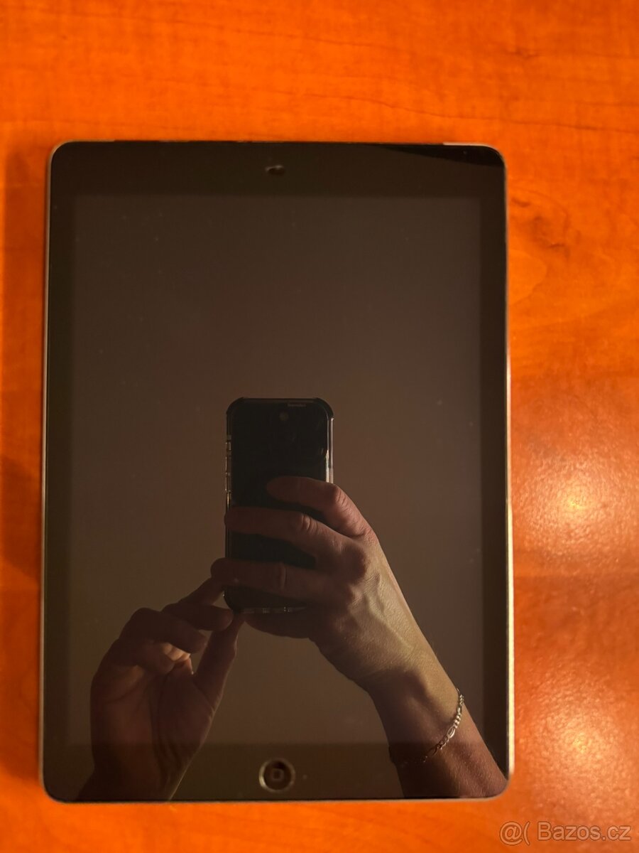 iPad Air WiFi + Cellular, 32GB Space Gray - 3