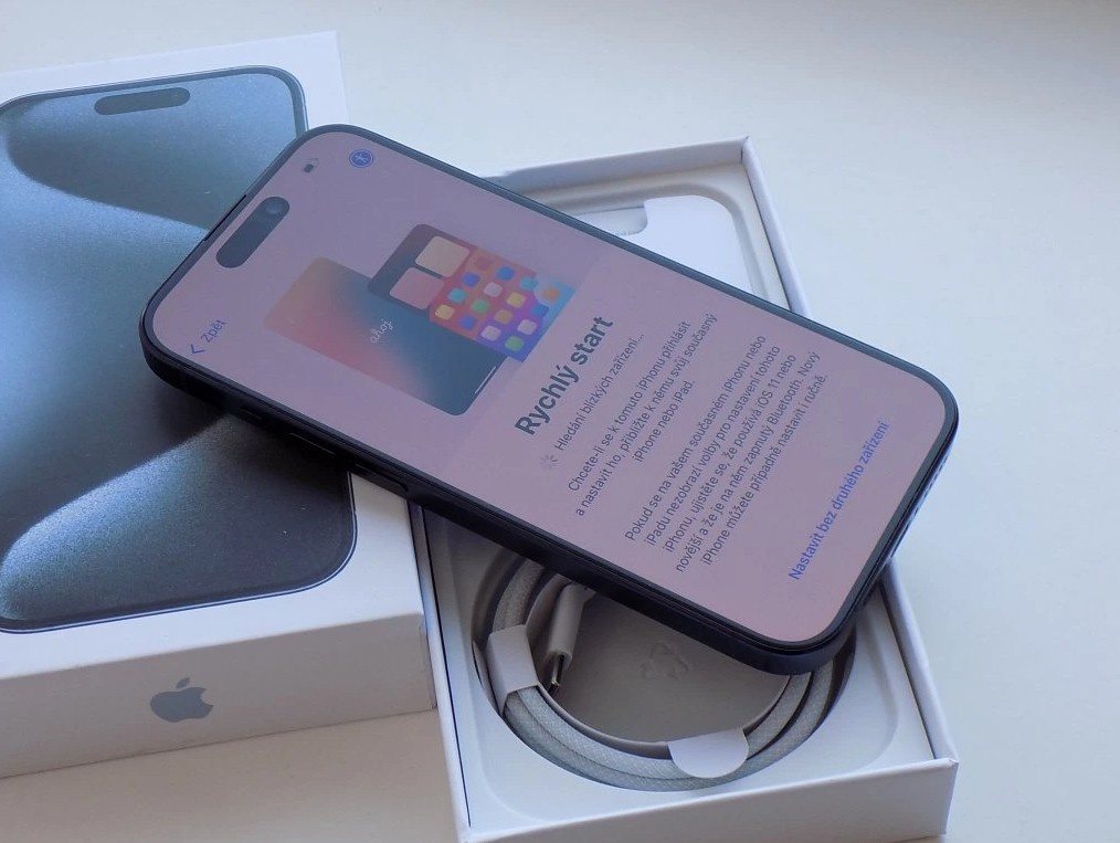 Apple iPhone 15 Pro 256GB Modrý titan, ZARUKA, TOP - 3