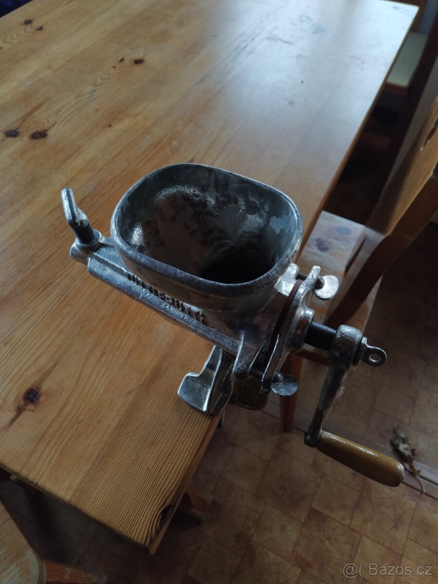 Starý retro mlýnek ... - 3