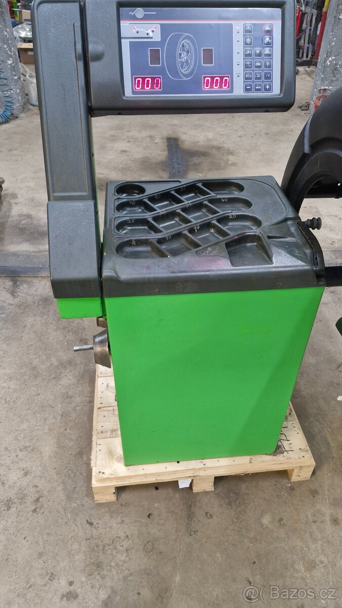 Vyvazovaci stroj kol Bosch Cemb - 3