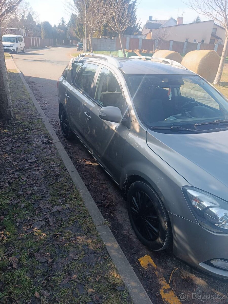 Kia Ceed 2010, 1.6 benzin - 3