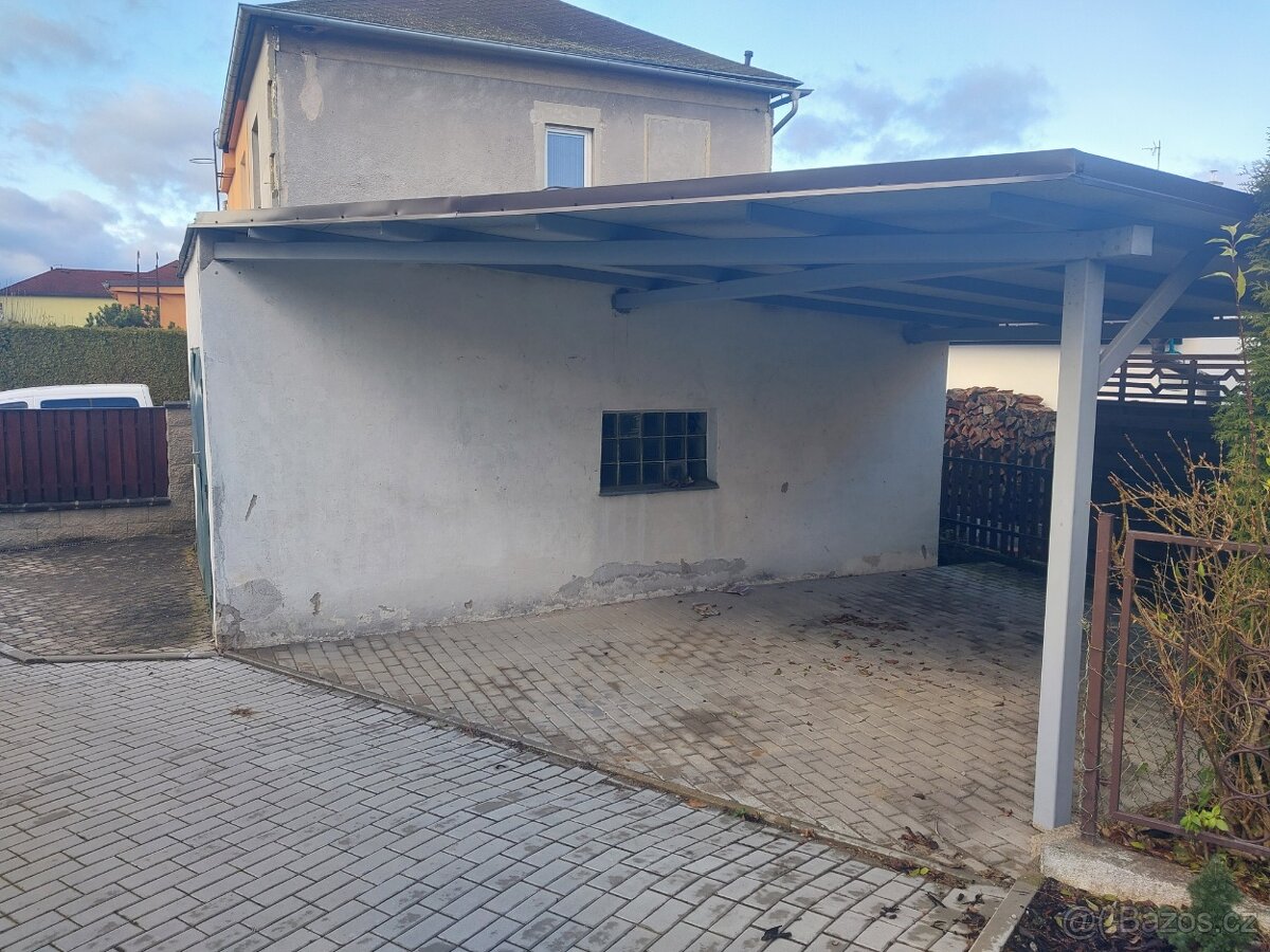 Zastřešené stání. - 3