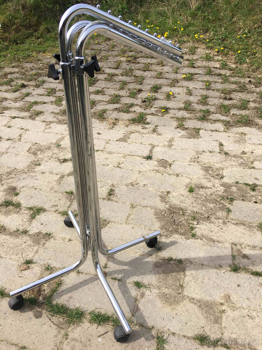 Štendr 4-ramenný chromový - zařízení prodejny - 3