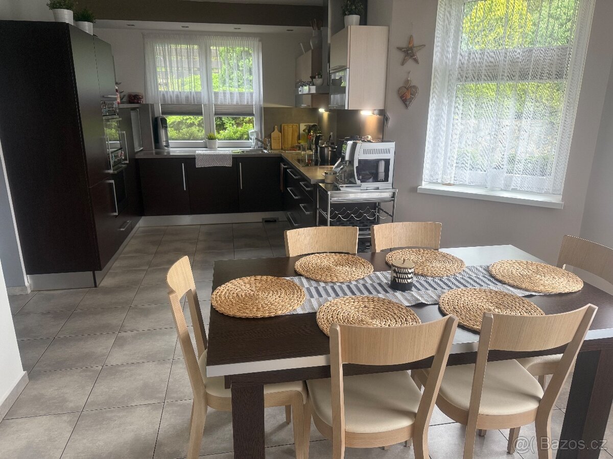 Kuchyně a obývací stena - 3