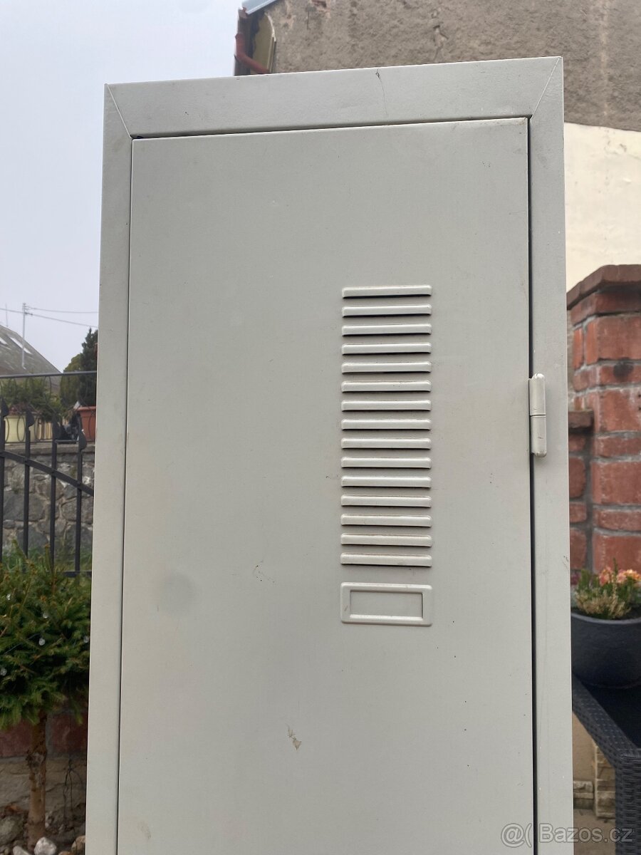 Prodám průmyslovou šatni skriňku - 3