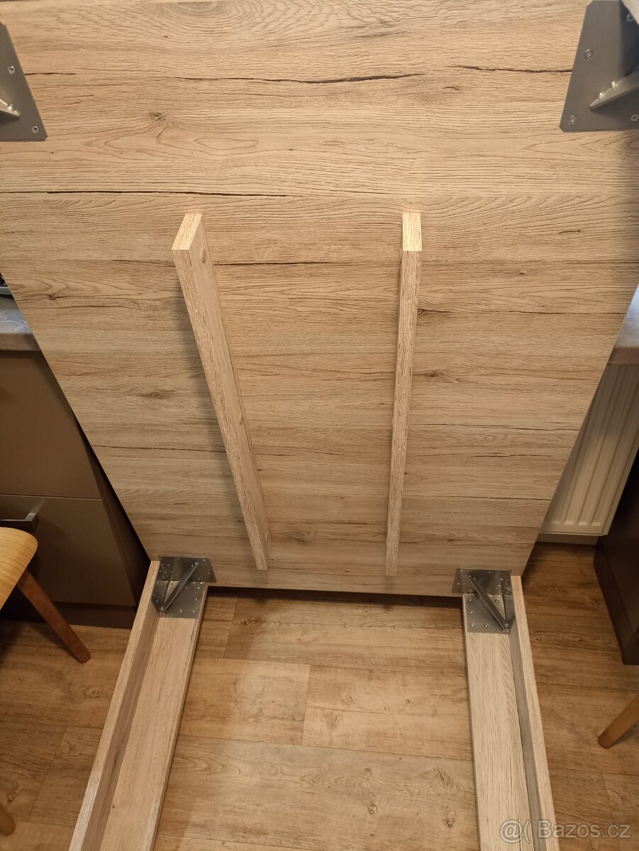 Jídelní stůl - 3