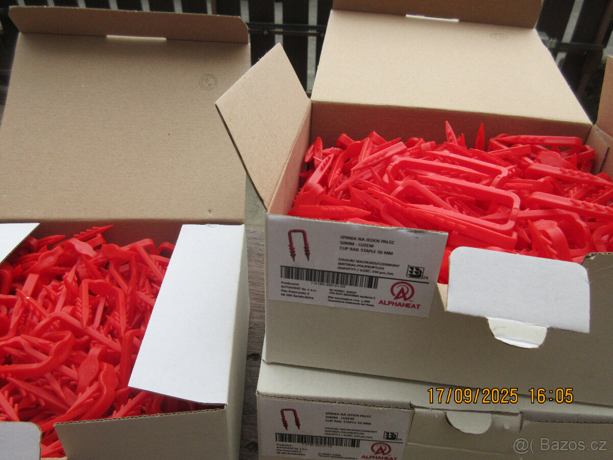 Prodám spony - příchytky topných kabelů - 50 mm - 3