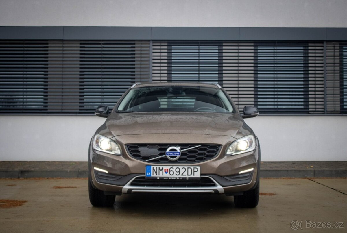VOLVO V60 Cross Country 2.0L 110kW MT/6 2017 - 3
