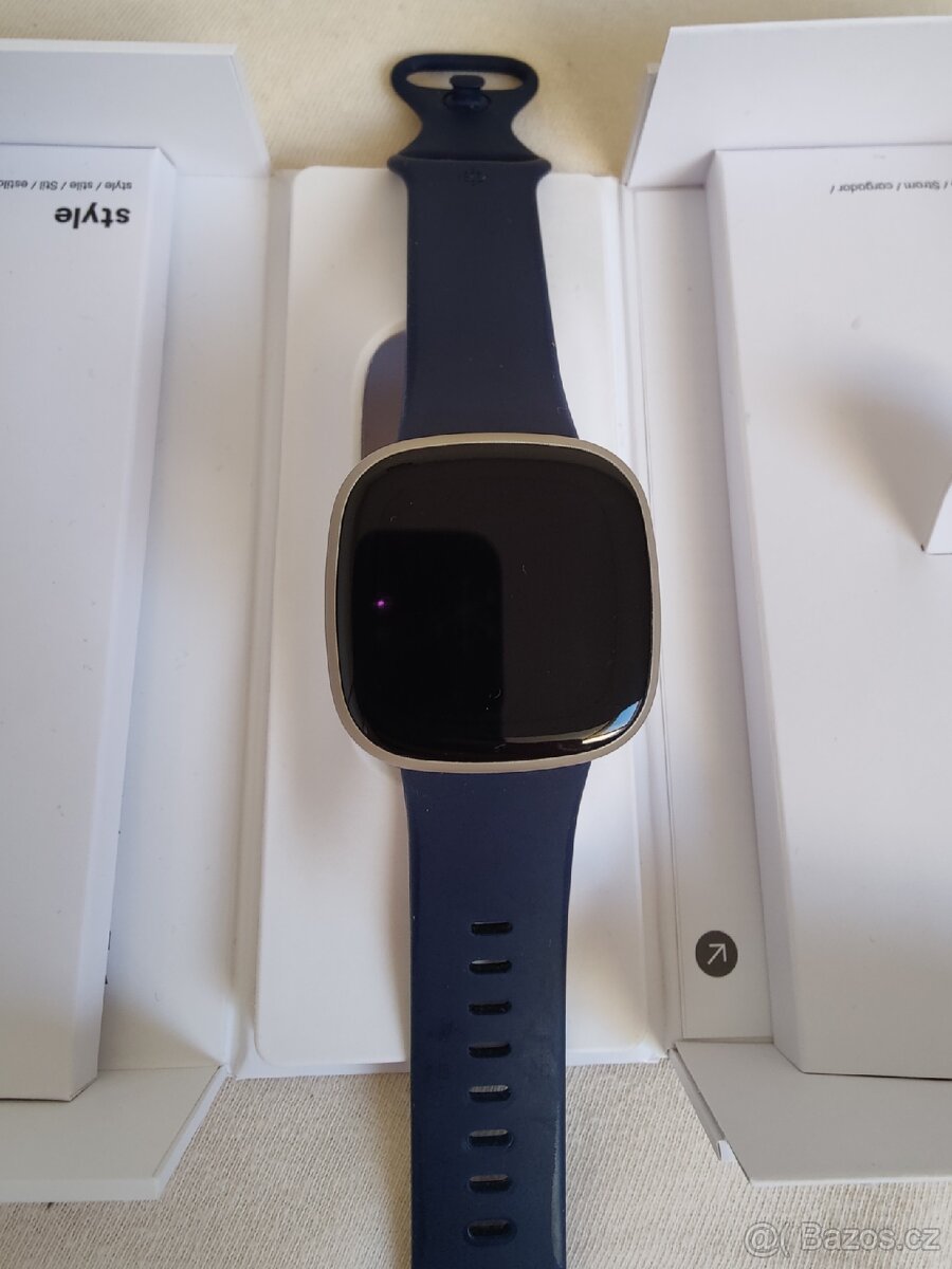 Chytré hodinky Fitbit Versa 3 - 3
