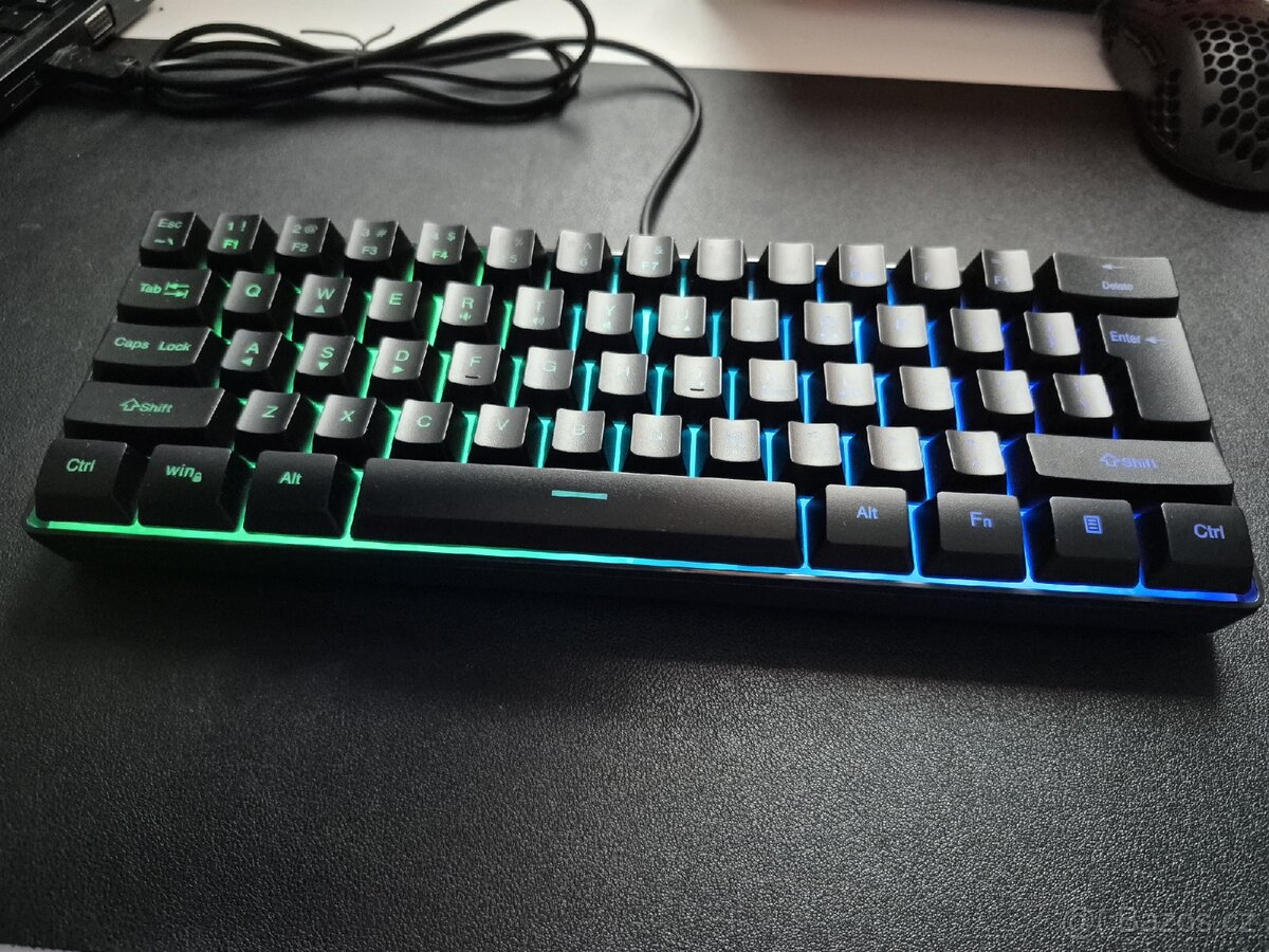 Herní Drátová RGB klávesnice - 3