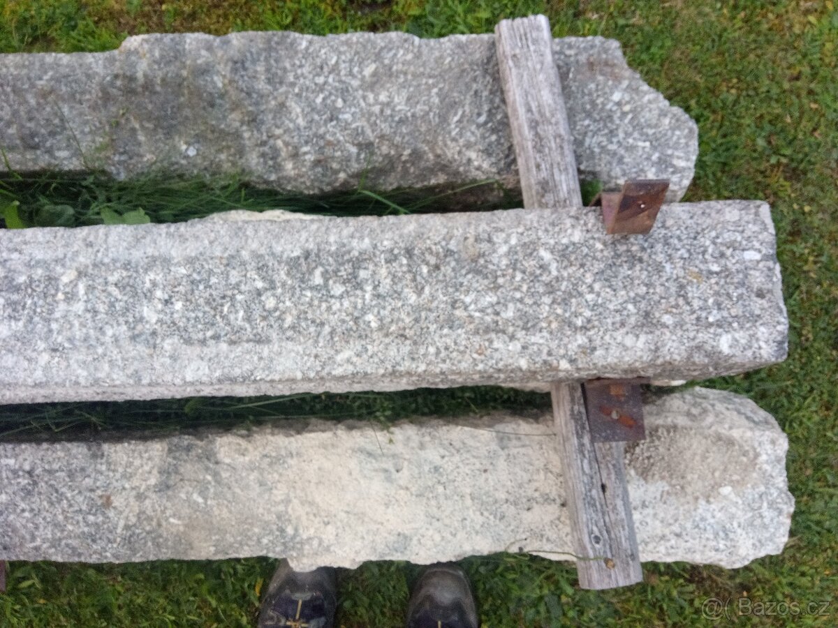 Kamenné sloupy - 3