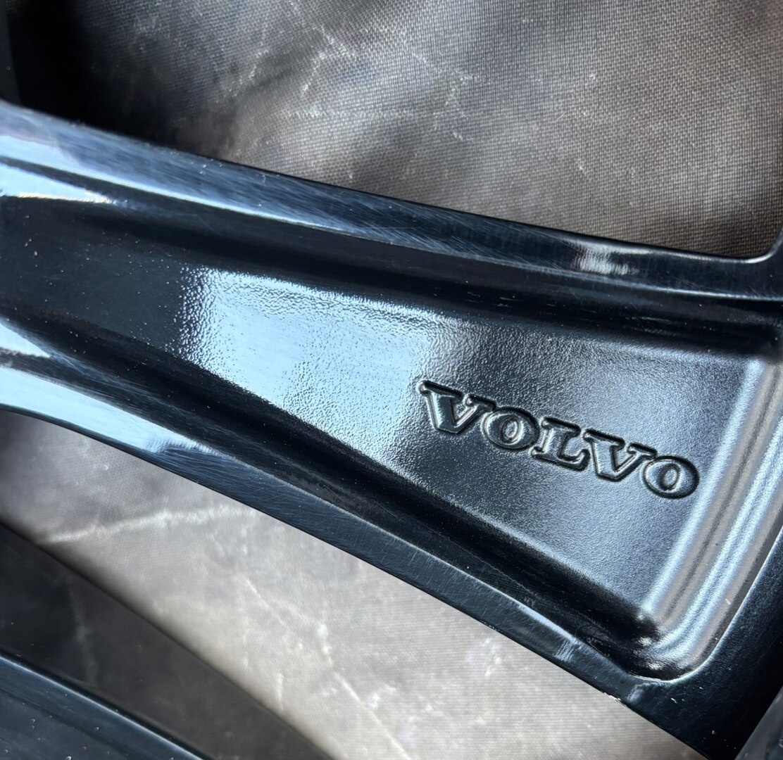 Letní sada Volvo XC90 275/45R20 110V - 3