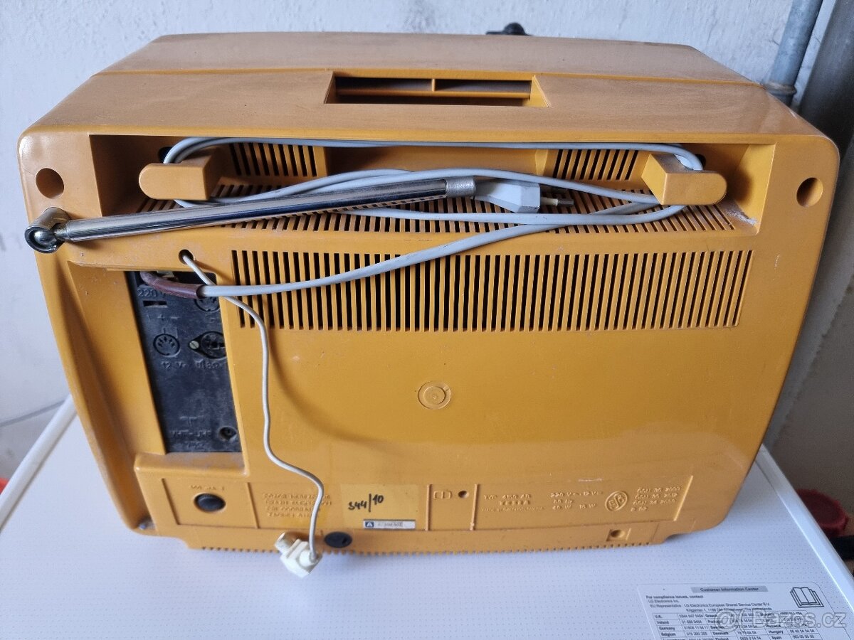 Prodám RETRO televizor TESLA PLUTO viz foto. - 3