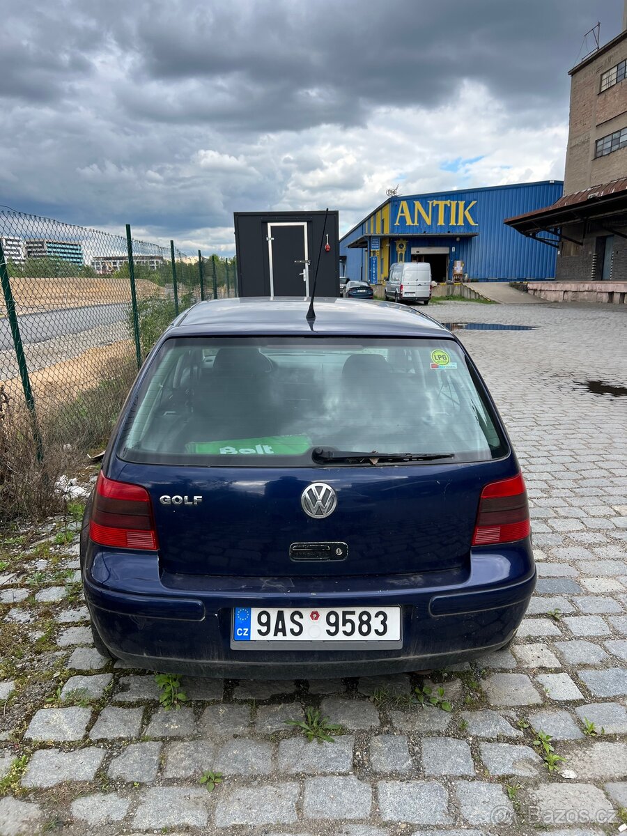 Prodám Volkswagen Golf 4 - 3