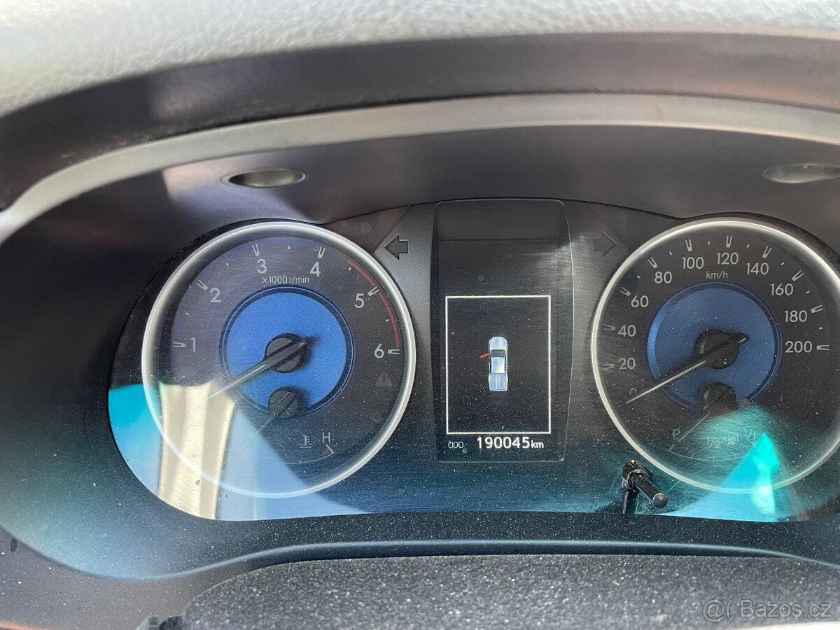 Toyota Hilux 2,4 D 4x4 automat