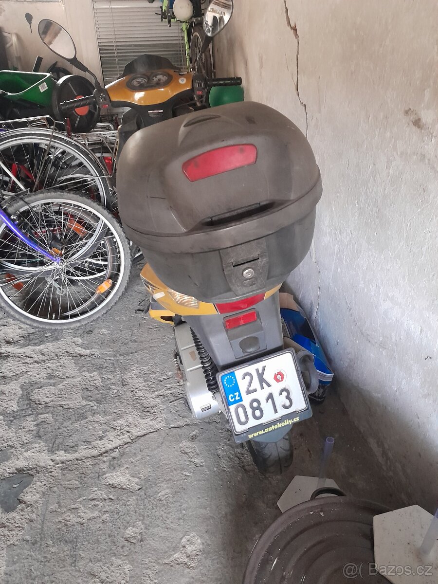 Prodám čtyřkolku a skutra