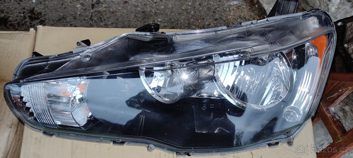 Mitsubishi Lancer přední světla. - 3