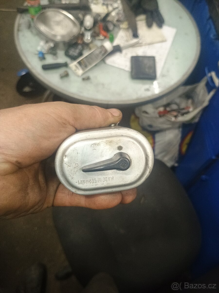 Motorek stěračů 12v - 3