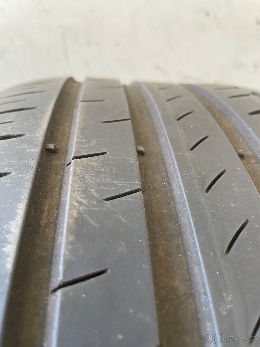 Continental 235/55R18. 100Y - 3