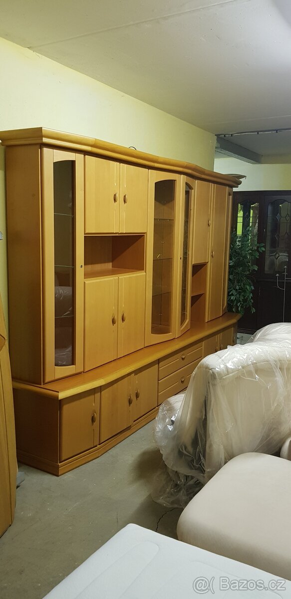 PRODÁM OBYVACI STĚNU -MASIVNÌ OLŠE - 3