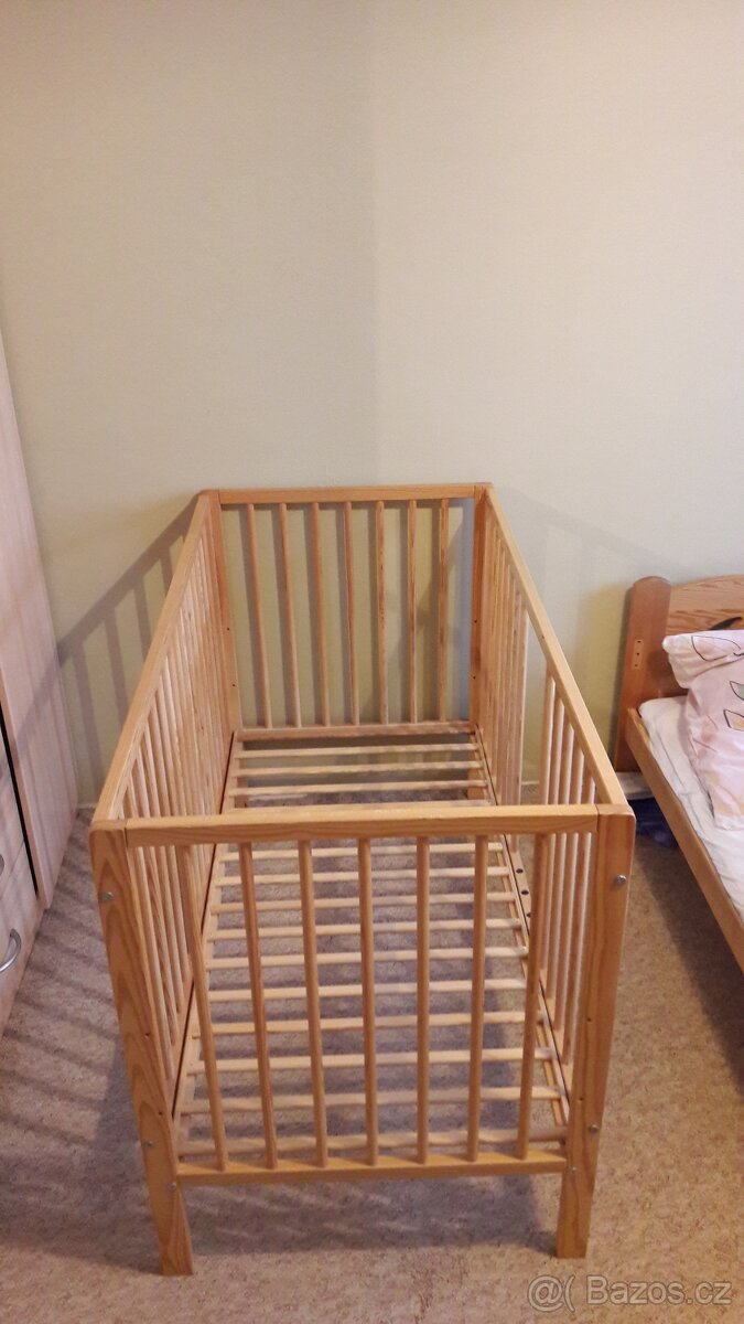 Dřevěná dětská postýlka + matrace - 3