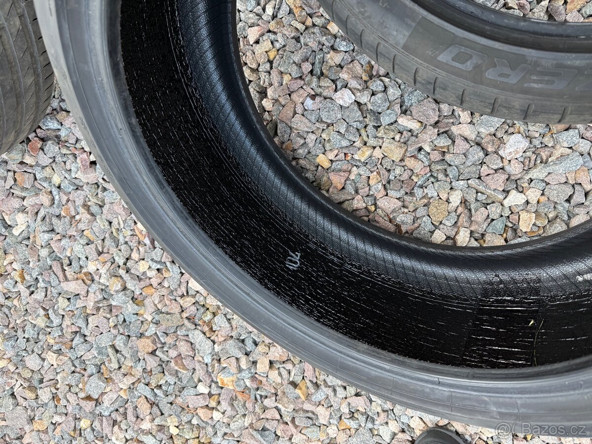 Prodám 2 kusy pneu 245/40r19 - 3