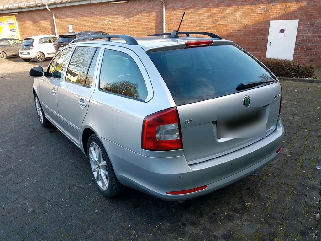 BOLT UBER TAXI AUTOPUJČOVNA - 3