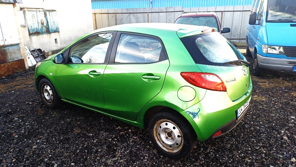 mazda 2 1.3 benzin Najeto 118000 - 3