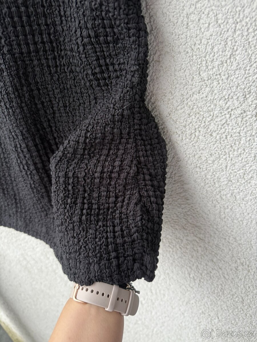 Černé řasené tričko - 3