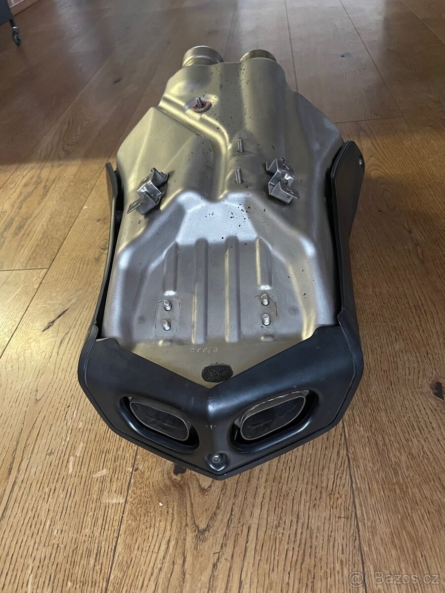 výfuk Ducati 749 999 - 3