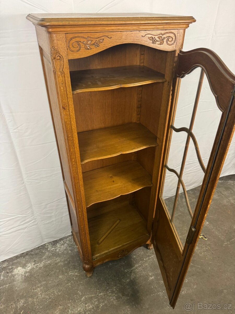 Úzká skříňka / vitrína (136024) - 3