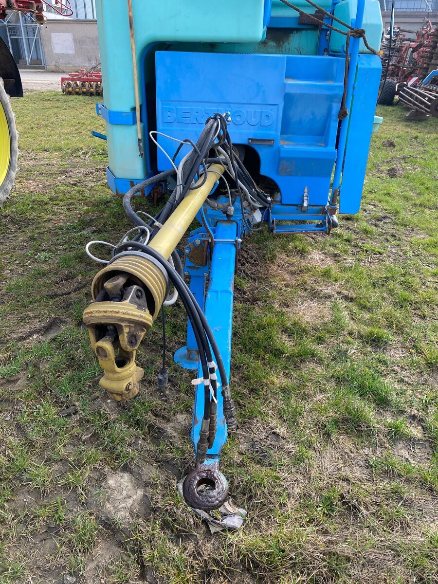 Tažený postřikovač BERTHOUD RACER 25AX 24 - 3