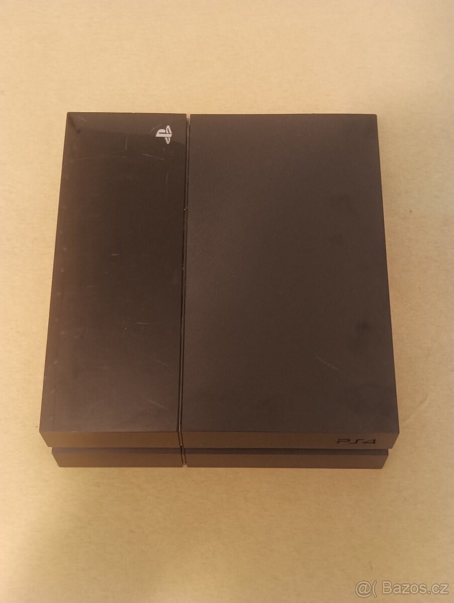 PlayStation 4 (CUH-1004A) + 2 ovladače a kabely - 3
