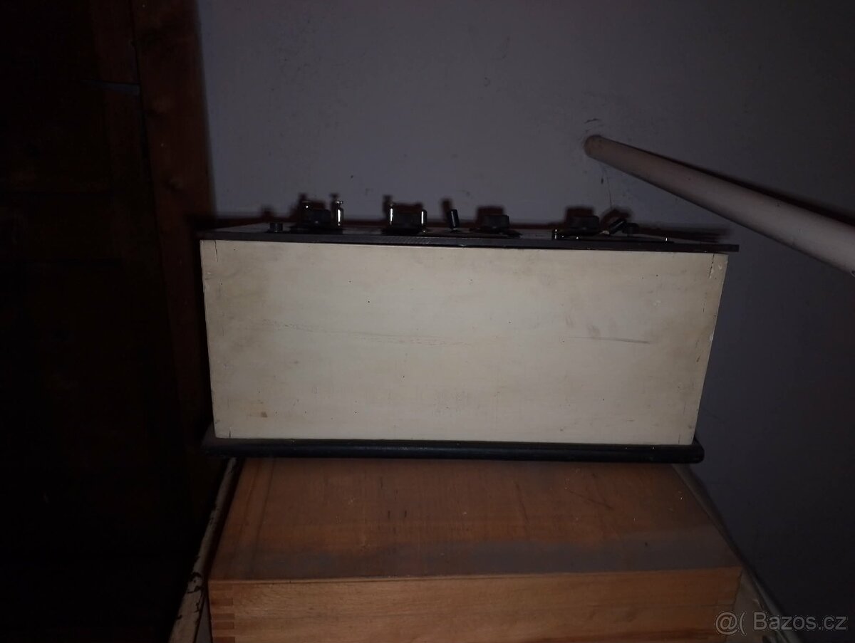 Historický přístroj na elektroléčbu - 3