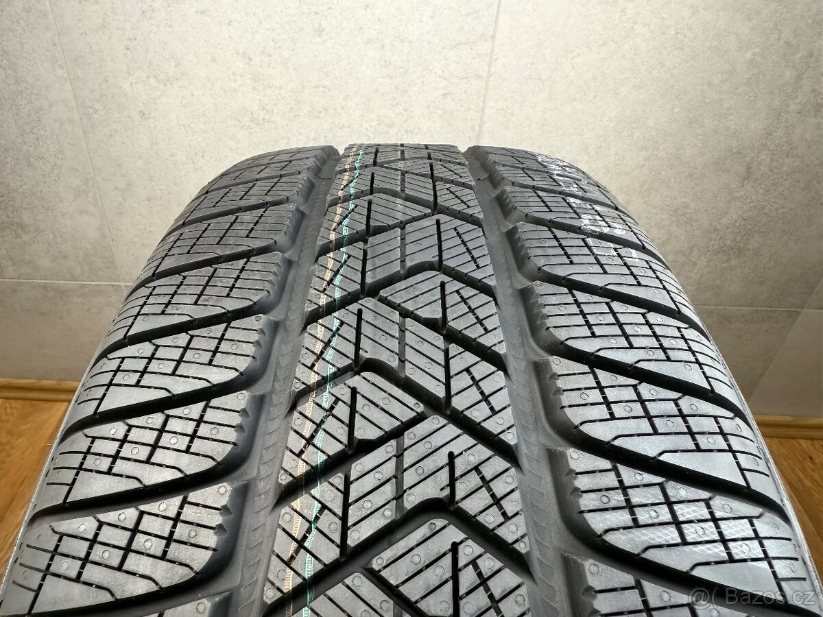 Originál zimní R20 kola Land Rover Defender