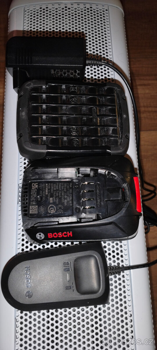2ks BOSCH akumulatorALL 18v plus nabijecka - 3