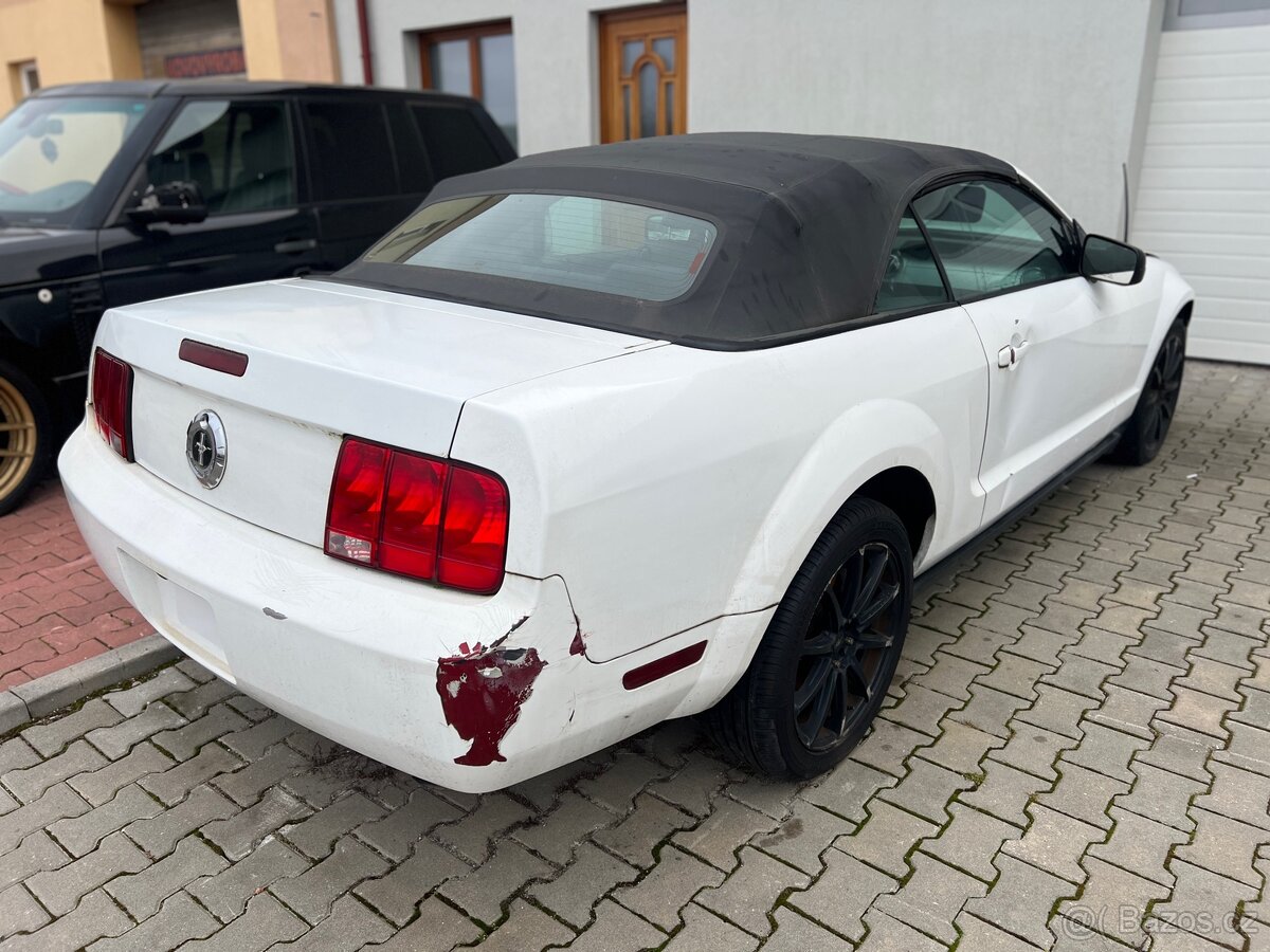 Foto Mustang 4,0 V6 Cabriolet, DPH - 3