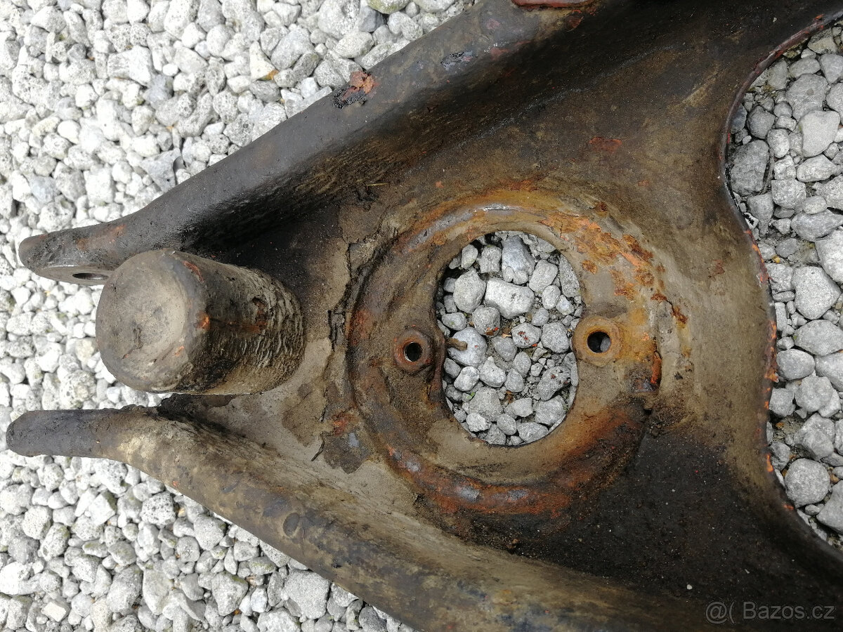 Spodní rameno škoda 1000mb - 3