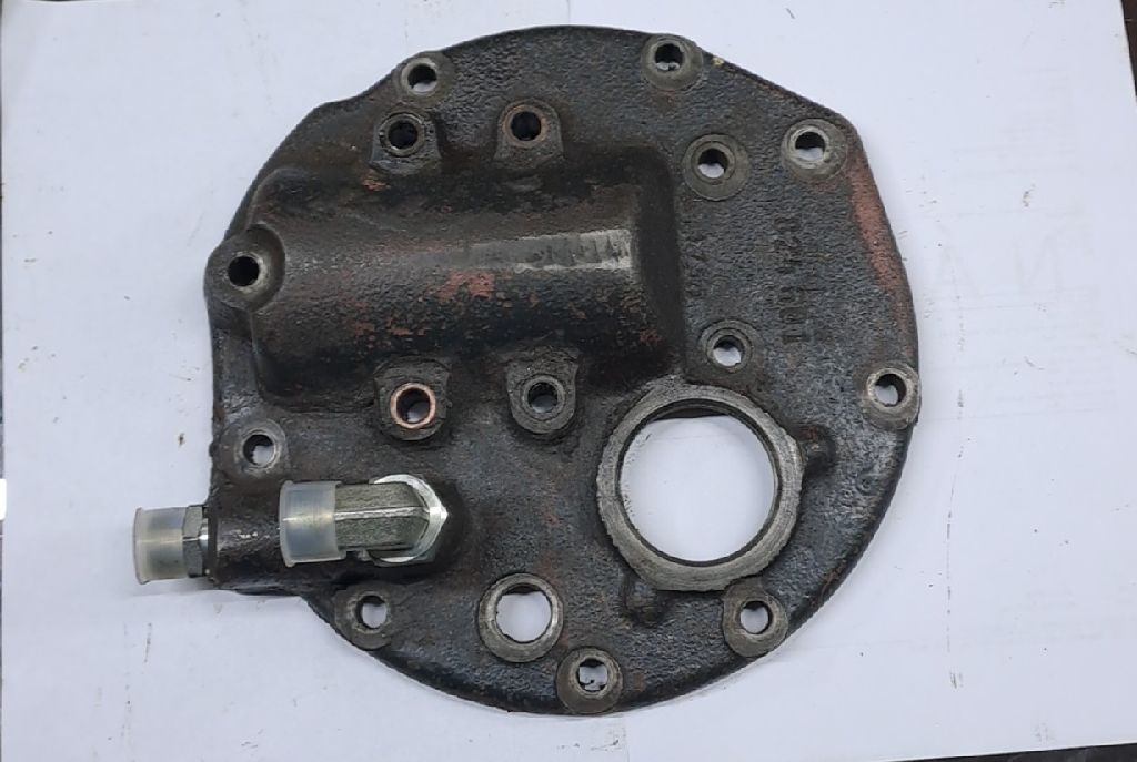 veko čerpadla hydrauliky na Zetor - 3