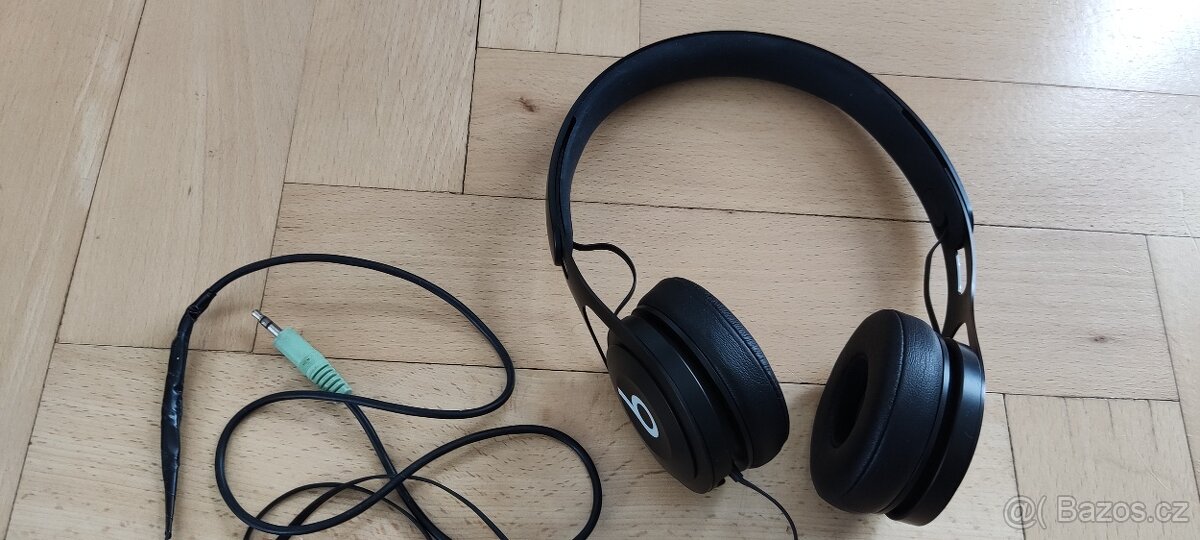 Sluchátka Apple Beats EP s konektorem 3,5 mm jack - 3
