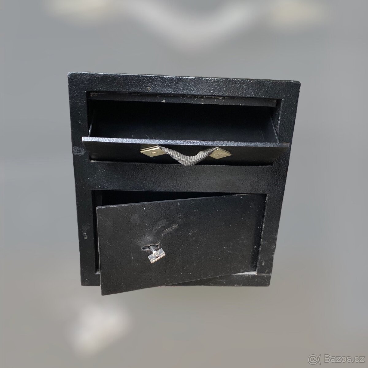 Vhozový sejf s klapkou DROP 3 - 3