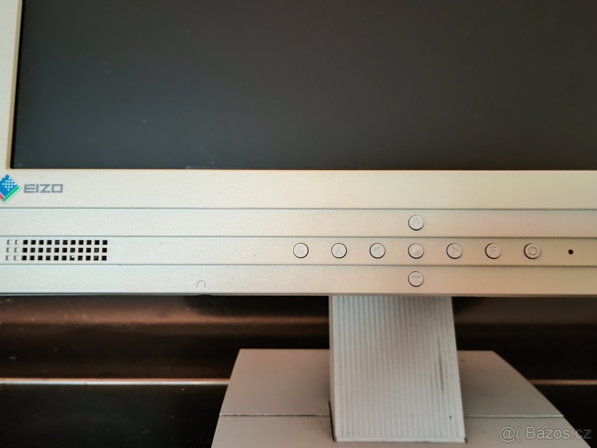 17" EIZO FlexiScan L557 - 3