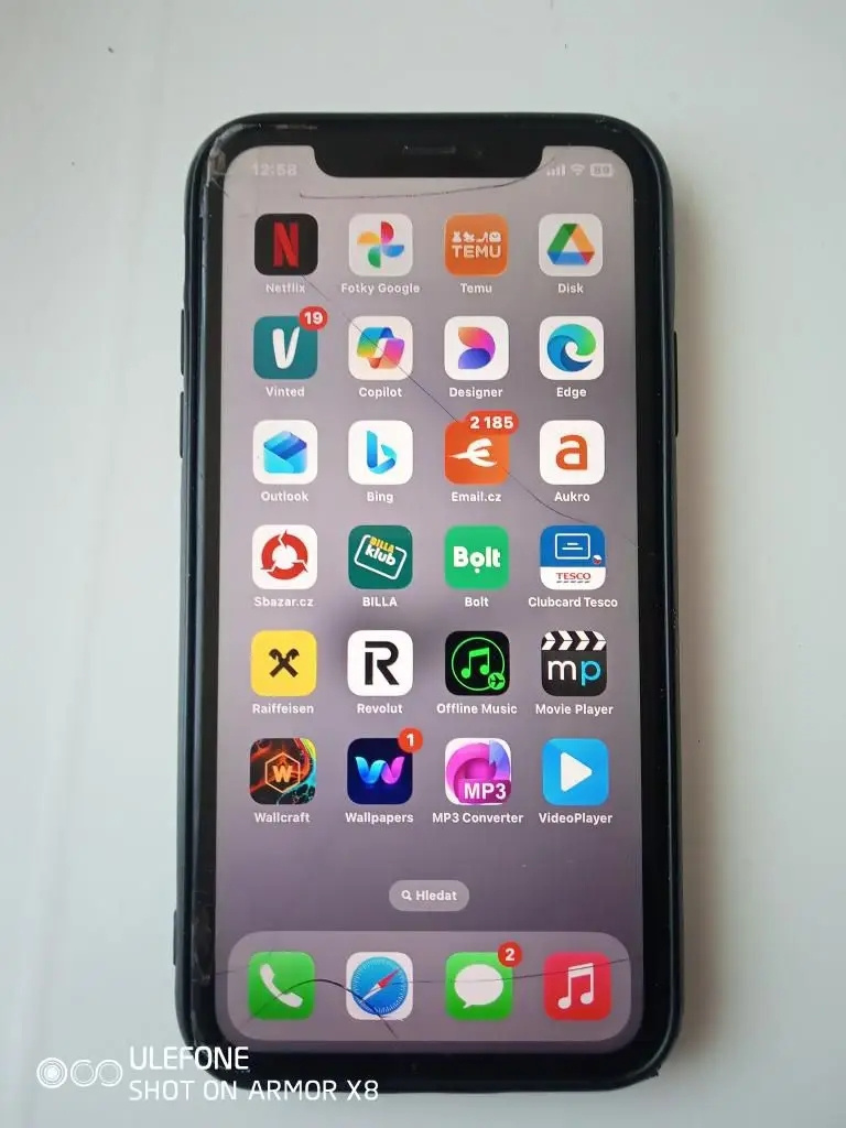 Apple iPhone XR - 3