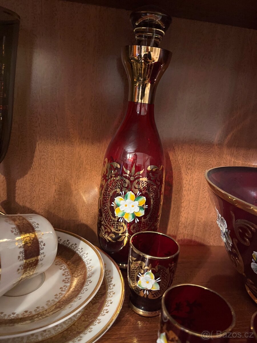 Prodám zdobenou skleněnou soupravu - 3