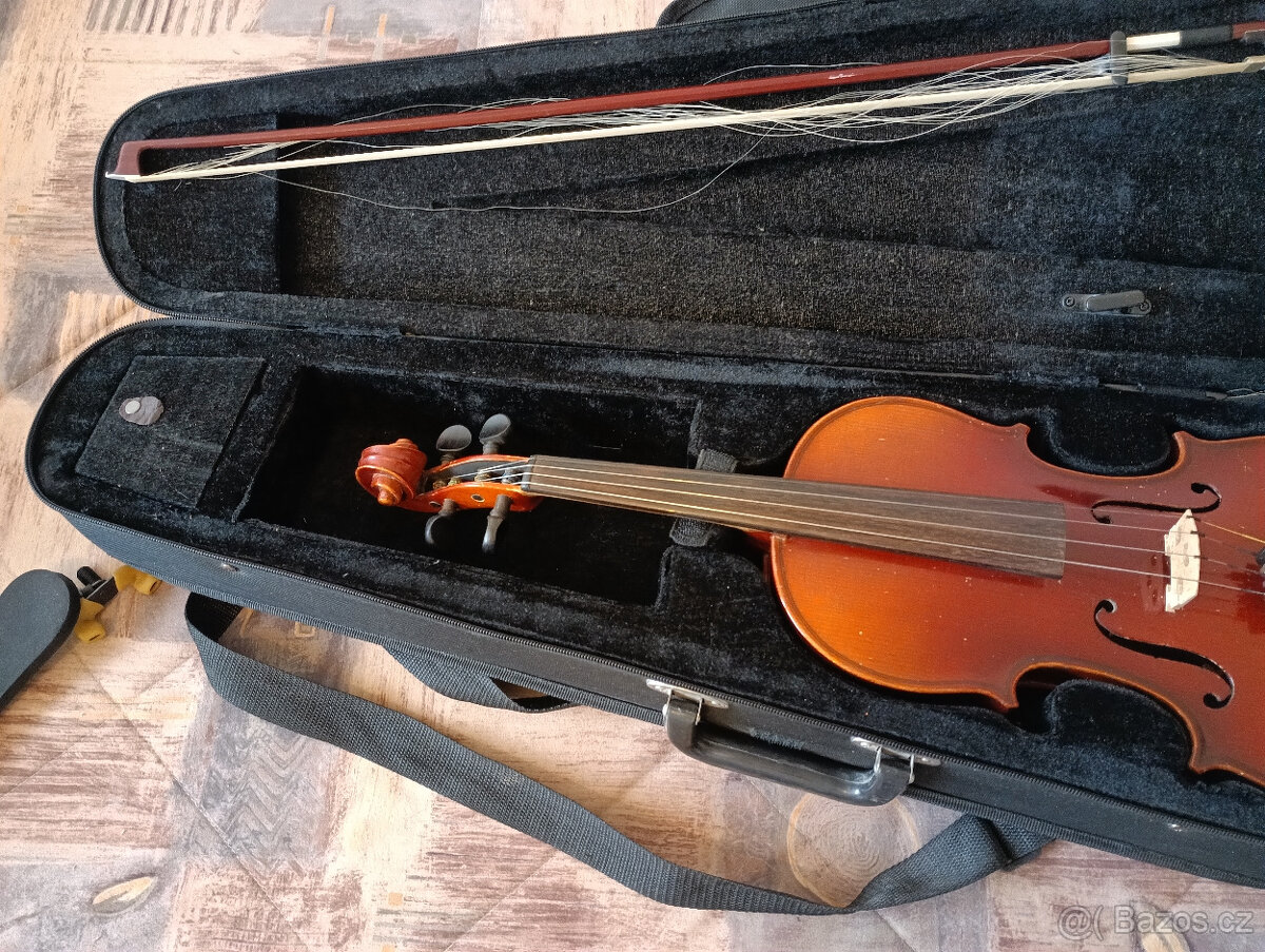 Prodám kompletní set housli 4/4 - 3