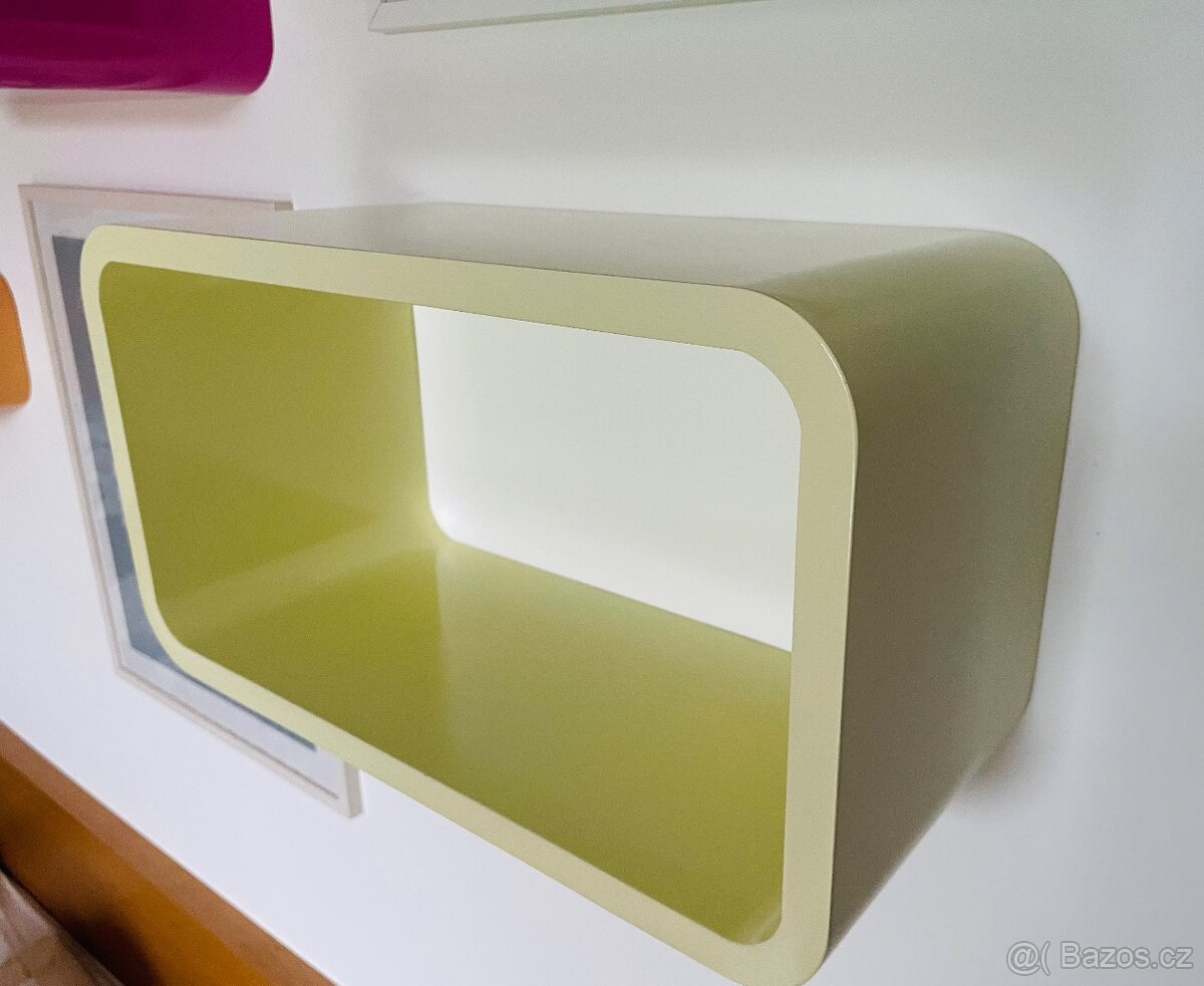 Sada veselých lakovaných polic - 3