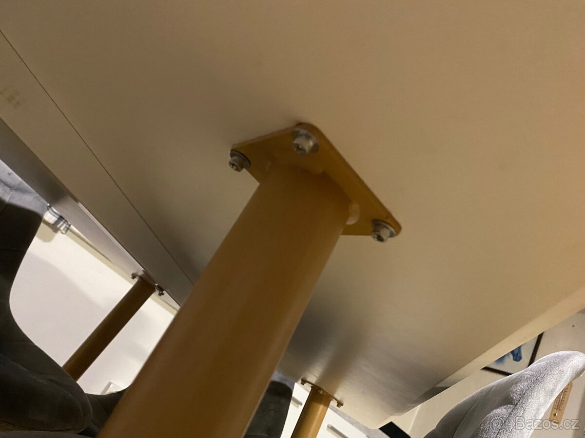 Jídelní stůl + 4 semišové židle - 3