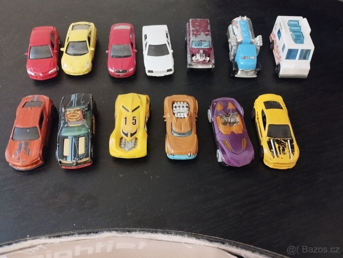Autíčka Hot Wheels - 3