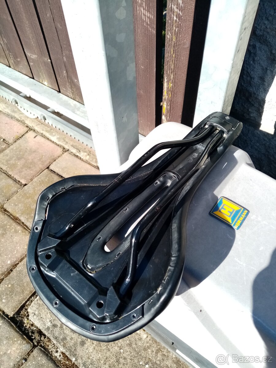 Sedlo Specialized Phenom - 3